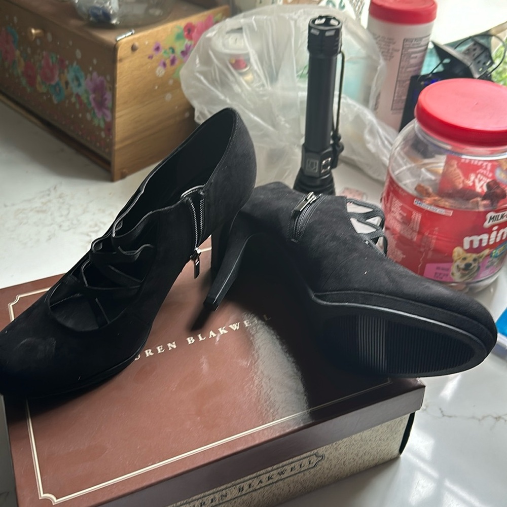 Women bootie size 11 new